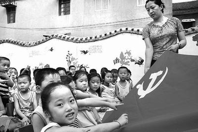 想进时尚圈，大家有哪些时尚书籍与杂志可以推荐吗？游戏画面