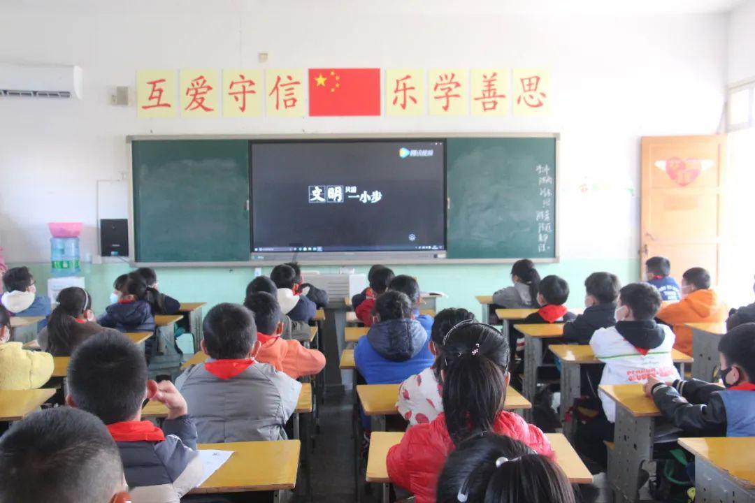 打造“三个课堂”、实现“三个结合”
